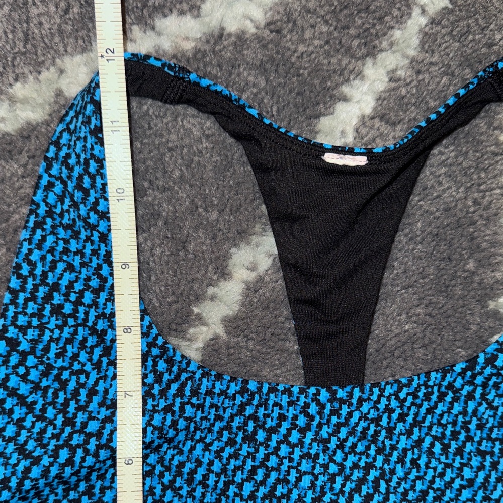 lululemon Circuit Breaker Athletic Bra, Scatter Star Beach Blanket Blue Black - Picture 7 of 10
